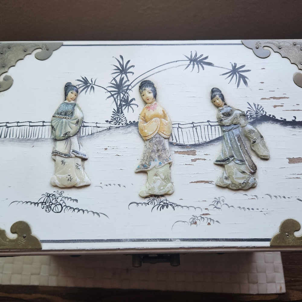 Mid-century modern Japanese mother of pearl jewelry box with brass accents Japon